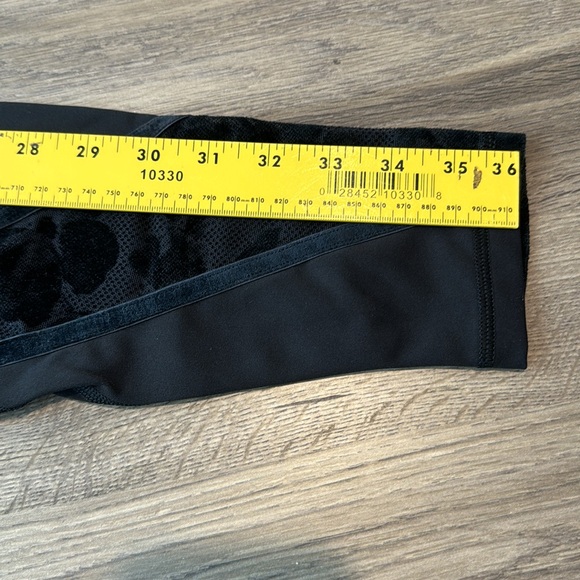Lululemon Lululemon Wunder Under High-Rise Tight Flocked 28" in Sz 6 - Picture 14 of 16